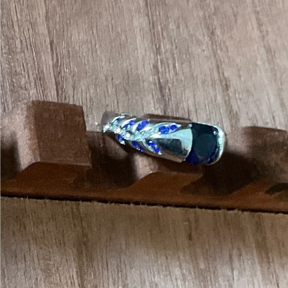 Ring with blue zircon Ring size 8, Brand… - Picture 2 of 3